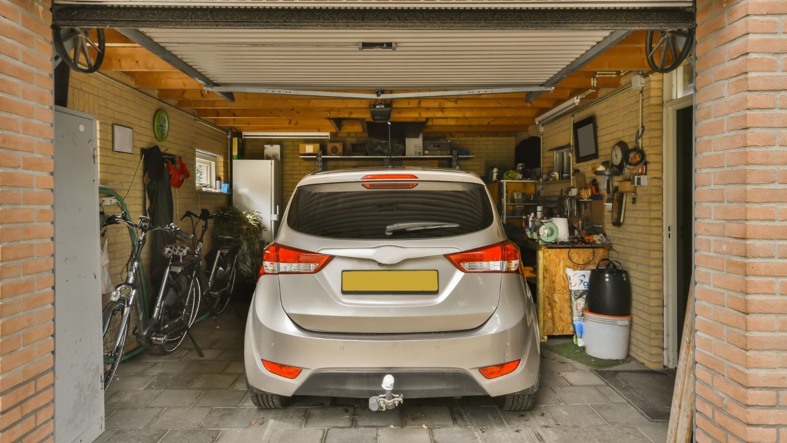 Prawdziwy skarb z czasów PRL. Polacy masowo szukają takich garaży, są warte fortunę