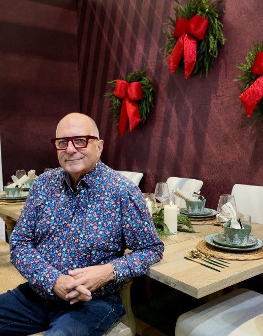 Nie żyje Hugh Wallace, znany prezenter BBC i architekt. Jego mąż pożegnał go w poruszającym wpisie