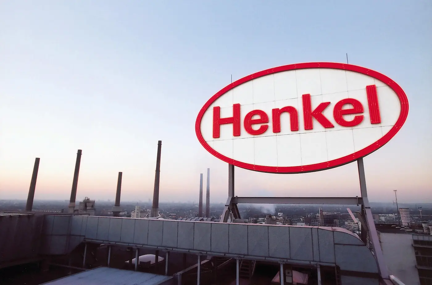 germany-henkel-ag-co-kgaa-duesseldorf-logo-en-com.webp
