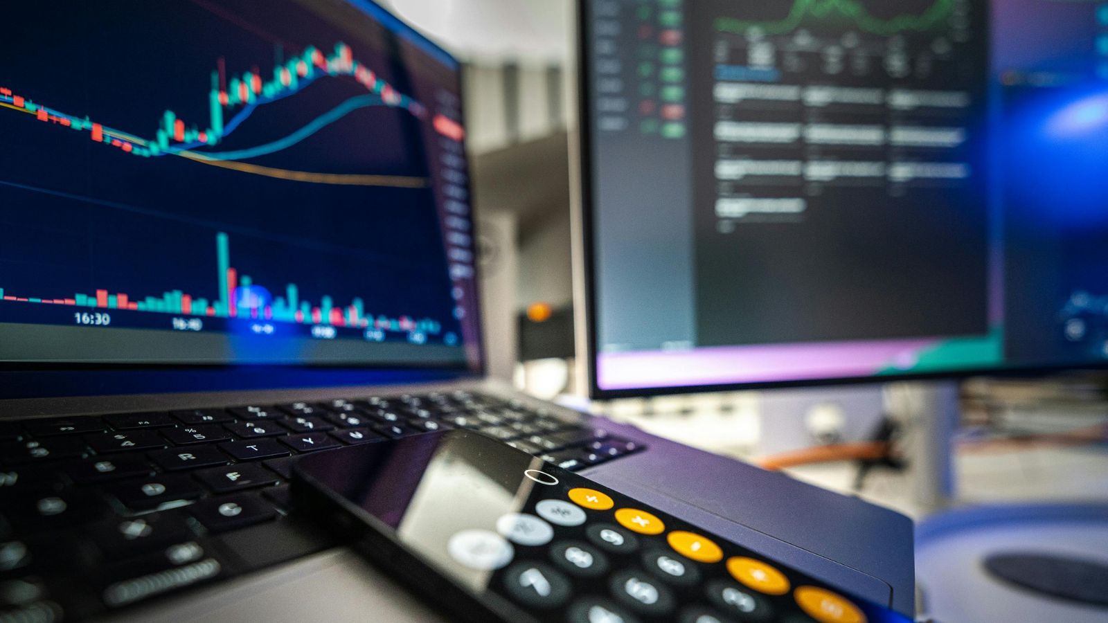 Konflikt na Bliskim Wschodzie uderza w kursy walut. Niebywałe, co dzieje się ze złotym