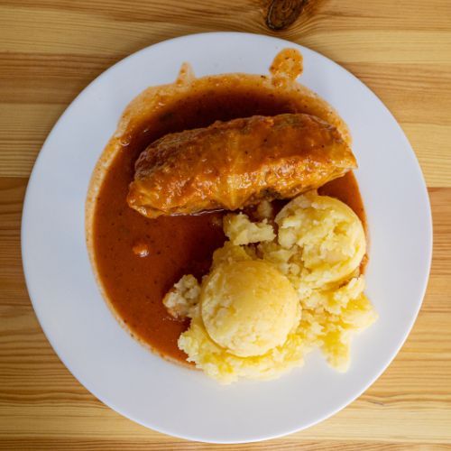  Cała rodzina prosi mnie o te gołąbki. Zalewam je charakternym sosem