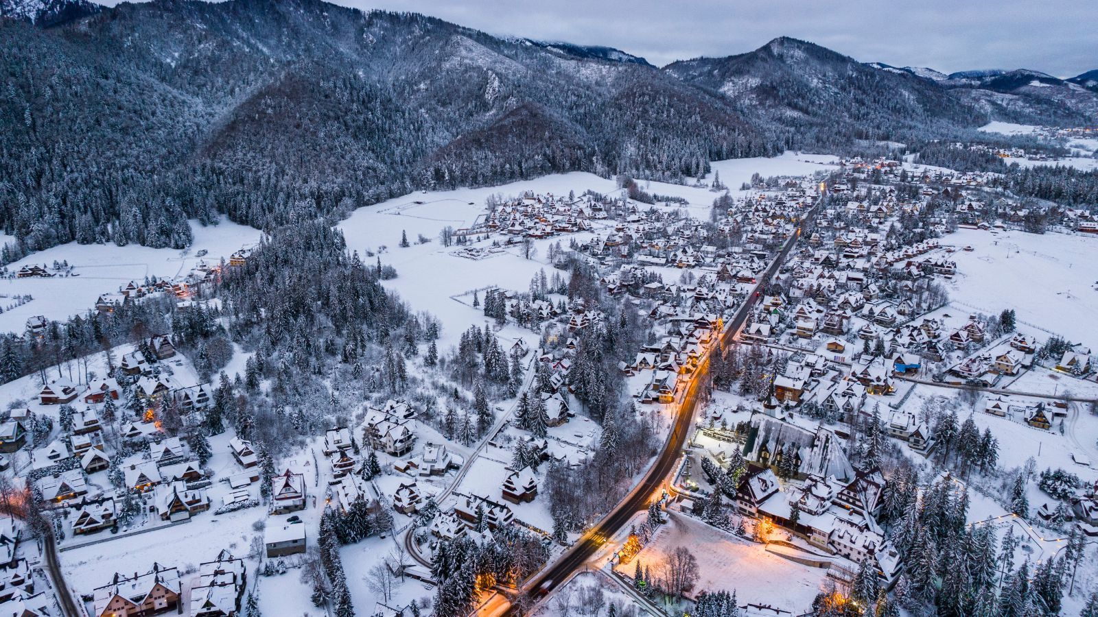 Polacy szturmują góry, lecz nie tylko Zakopane. W tych miejscach rezerwacje idą jak burza