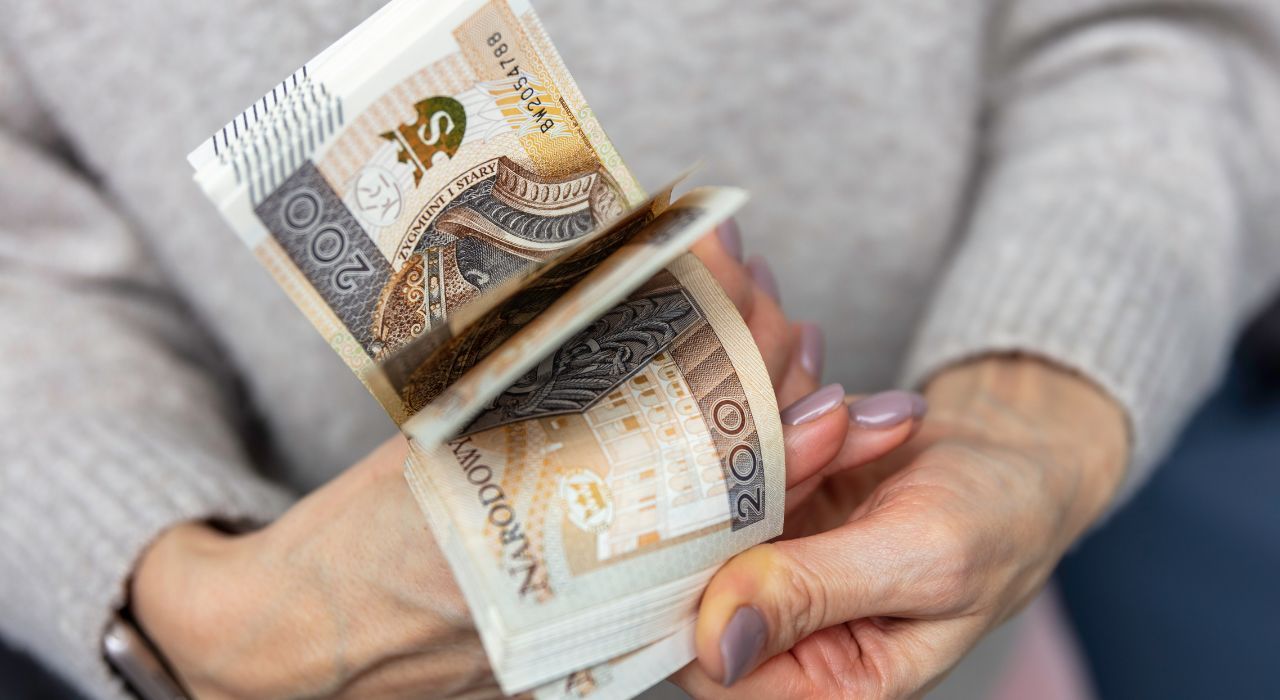 Dodatkowa wypłata dla zatrudnionych na umowę o pracę. Solidny zastrzyk gotówki