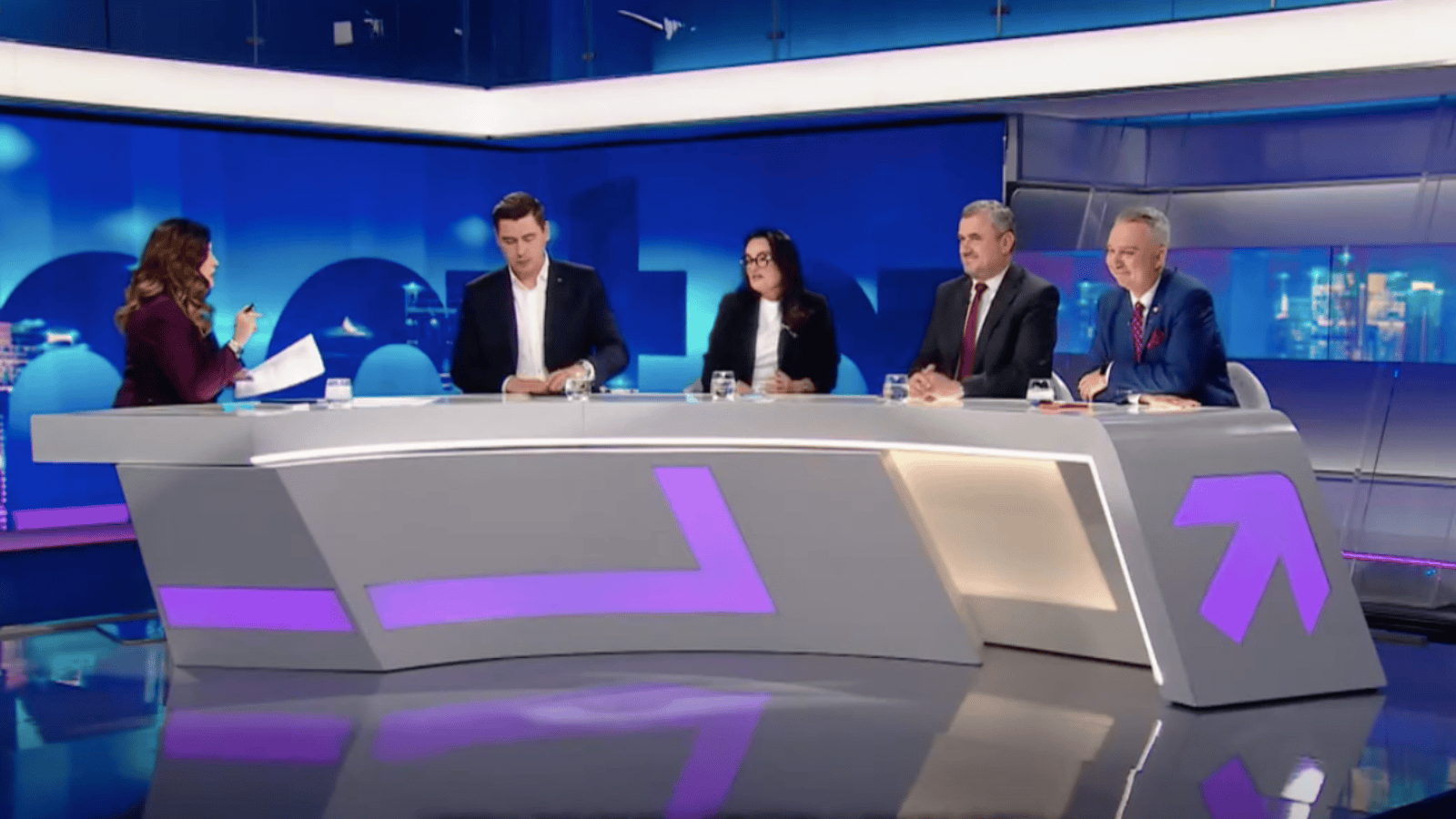 Nietypowe sceny w Polsat News. Poseł totalnie zaskoczył prowadzącą i gości