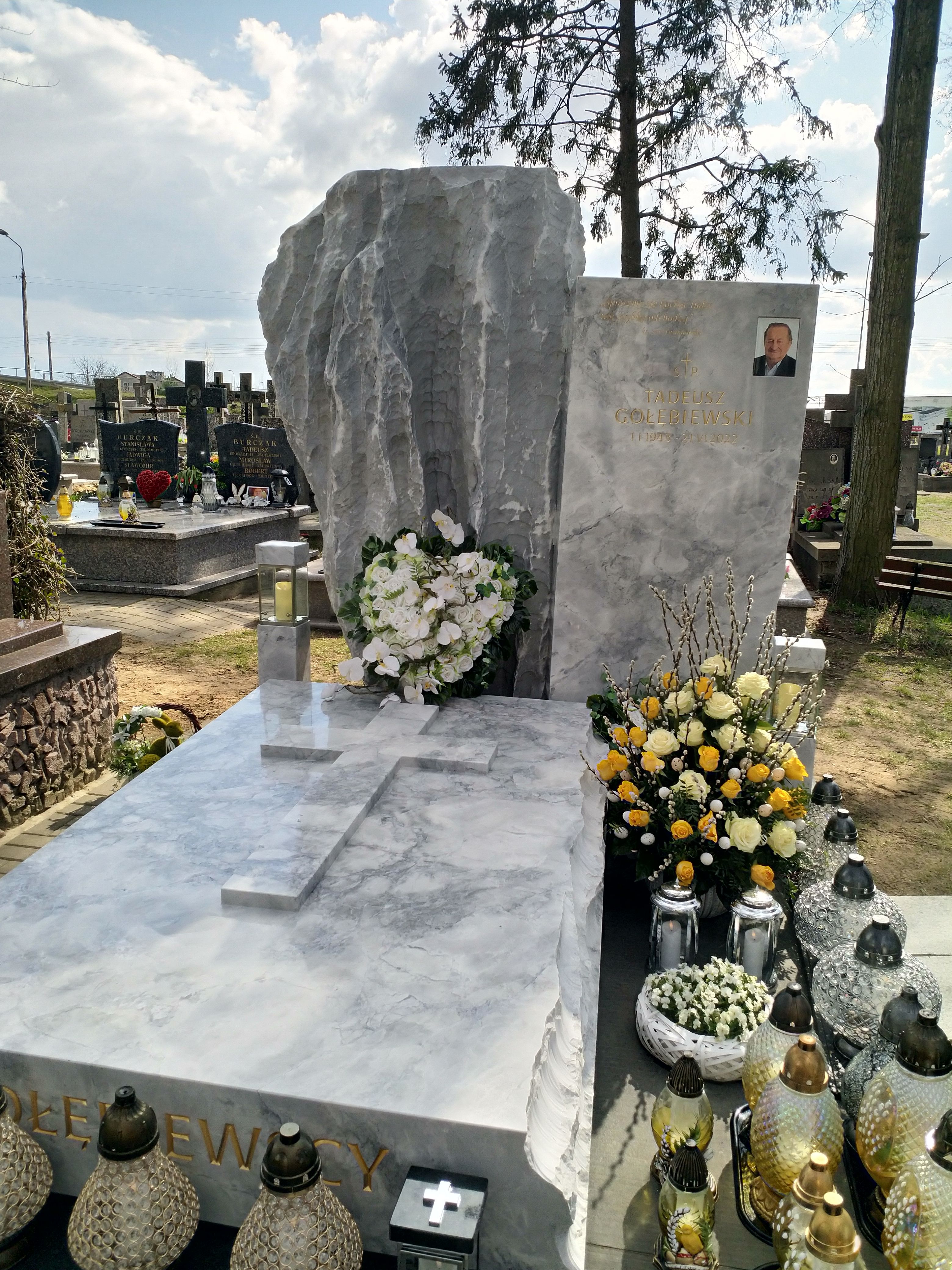 Tak wygląda grób Tadeusza Gołębiewskiego. Nie doczekał otwarcia dzieła swojego życia