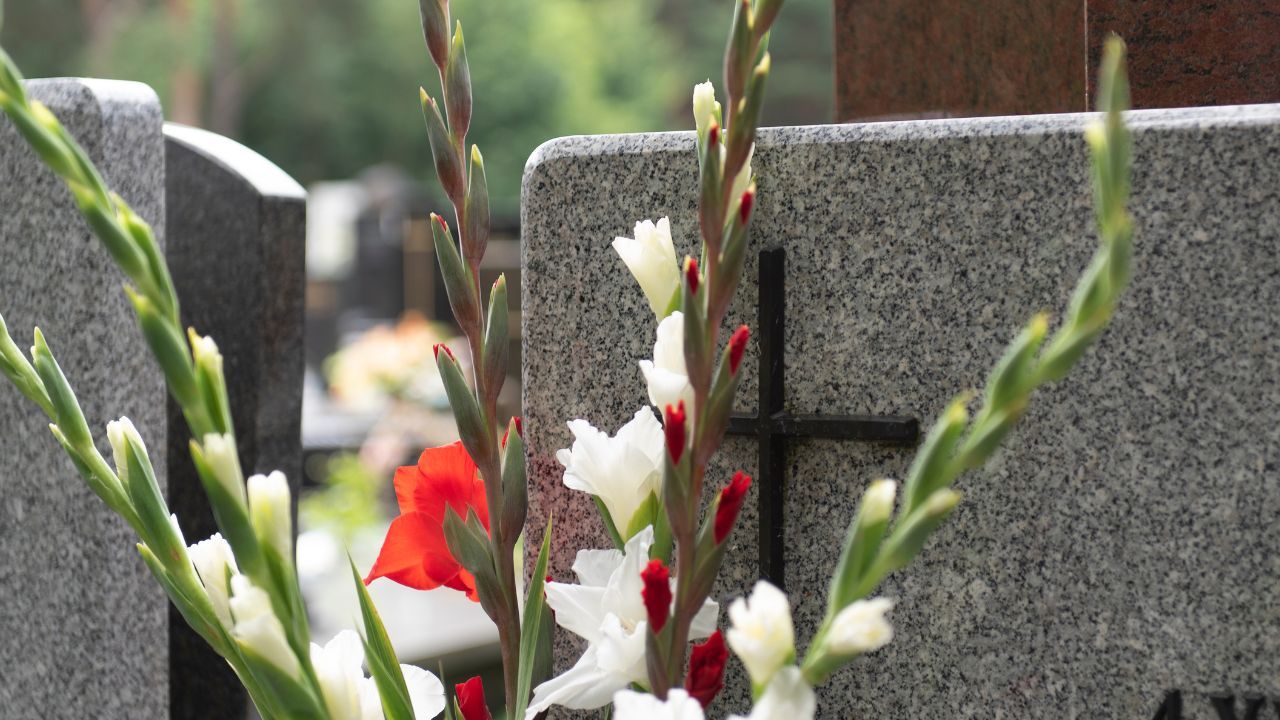 Opłata za wstęp na słynny cmentarz, w Polakach się zagotowało. Spoczywają tam znane osobistości