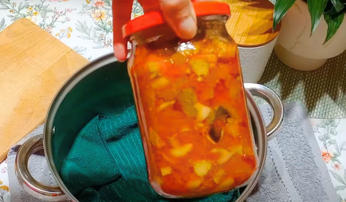 słoik z pysznymi grzybami