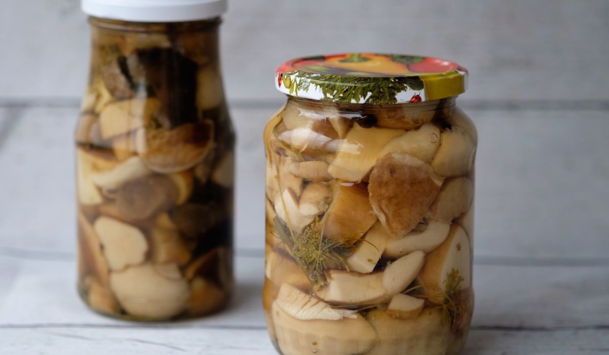 Przepis na kiszone kozaki. Biją na głowę grzyby marynowane