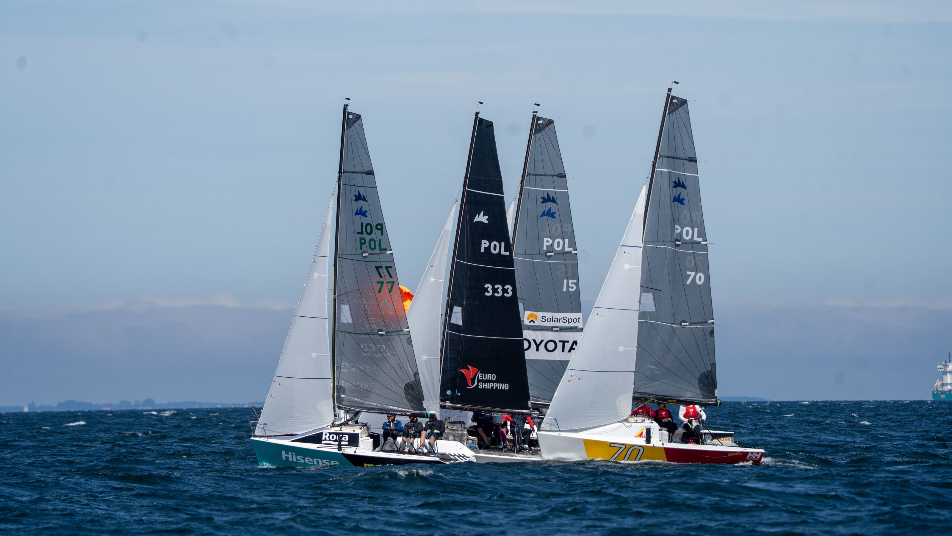 77 racing zwycięża podczas LOTTO Gdynia Sailing Days