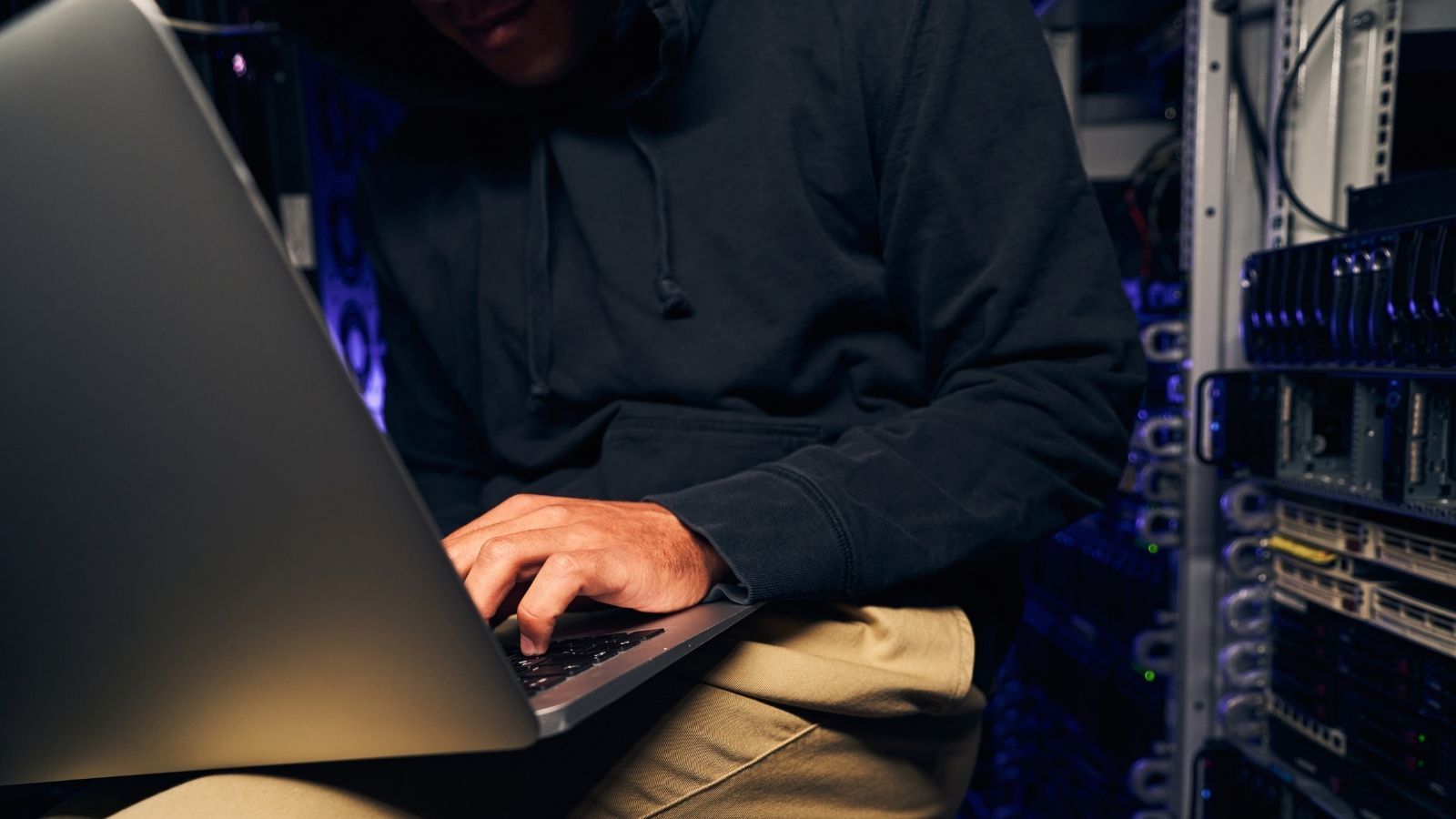 Cyberatak na urząd miasta. Minister reaguje, wszczęto procedury kryzysowe