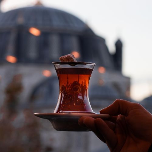 Na wakacjach w Turcji zapłaciła ponad 1000 zł za herbatę. Polka padła ofiarą oszustwa