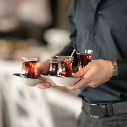 Na wakacjach w Turcji zapłaciła ponad 1000 zł za herbatę. Polka padła ofiarą oszustwa