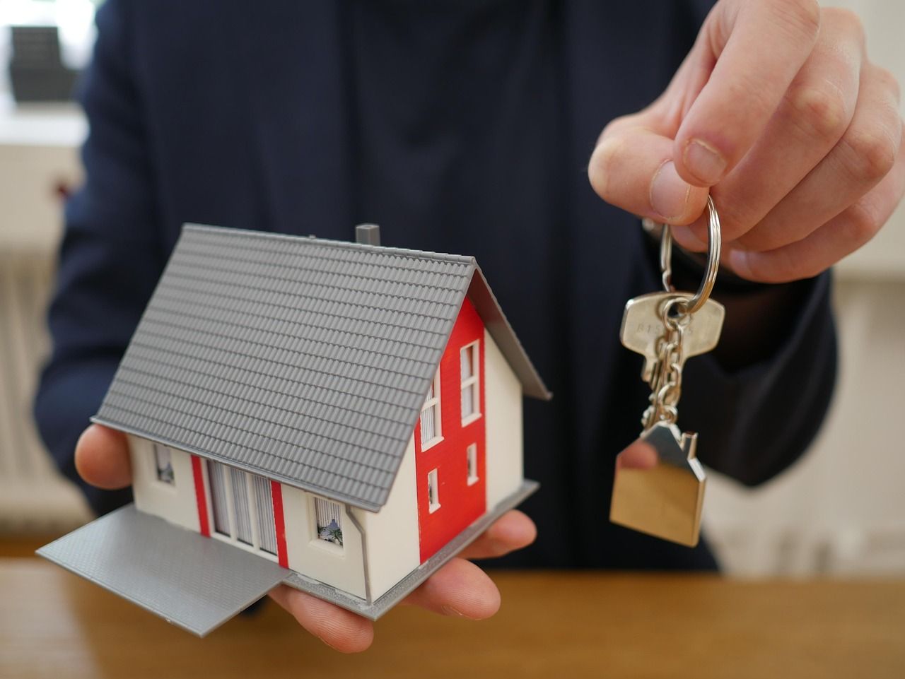 house-keys-4521073_1280.jpg