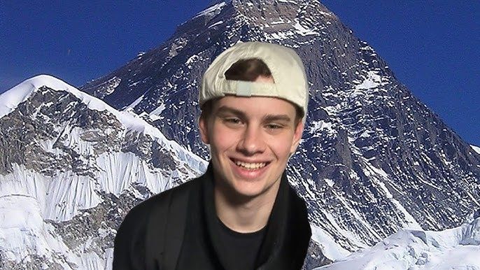 Kim jest Łatwogang? Od viralowych treści w sieci do rekordu Guinnessa