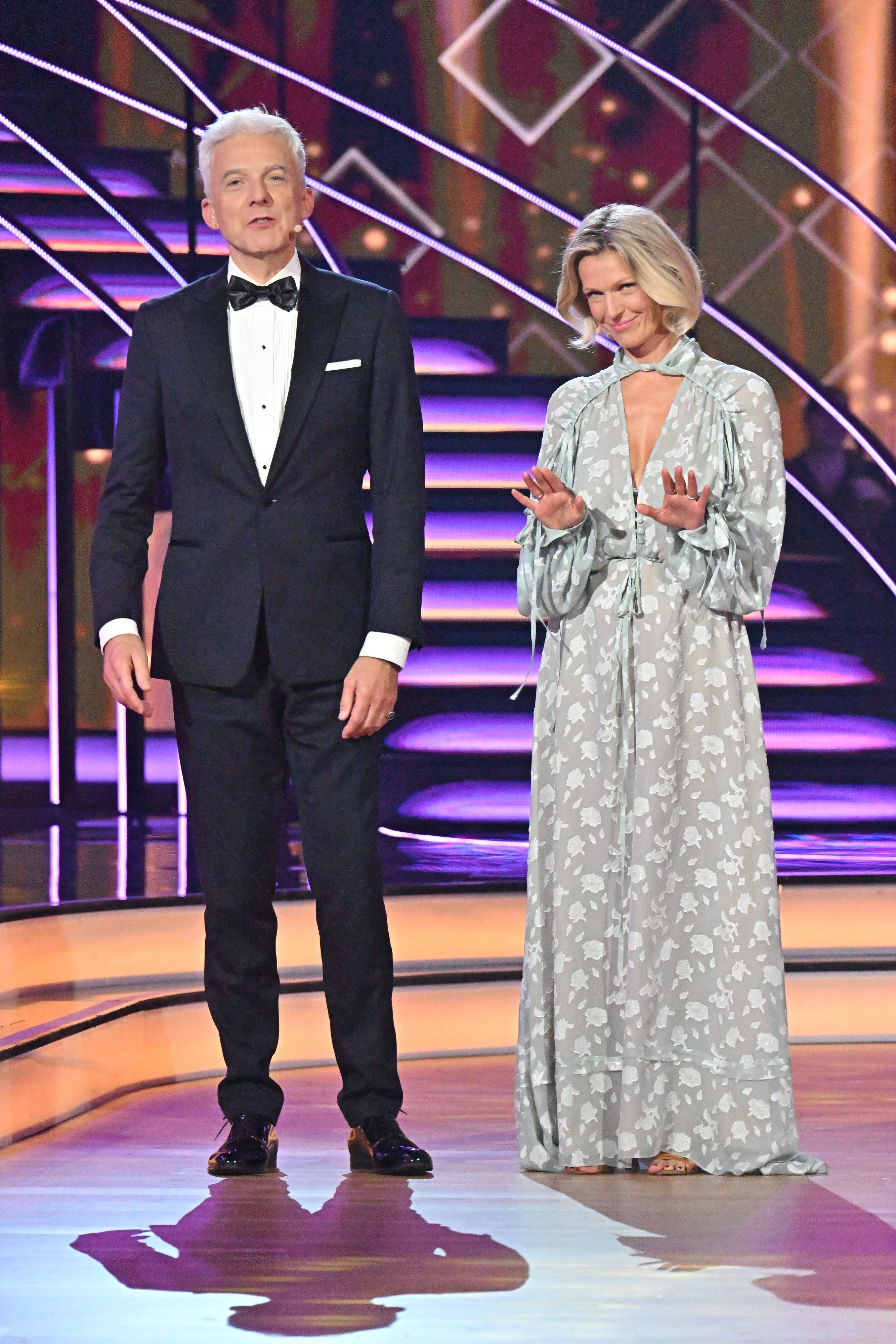 To oznaczają tatuaże na dłoniach Urbańskiego. Przypatrzcie się