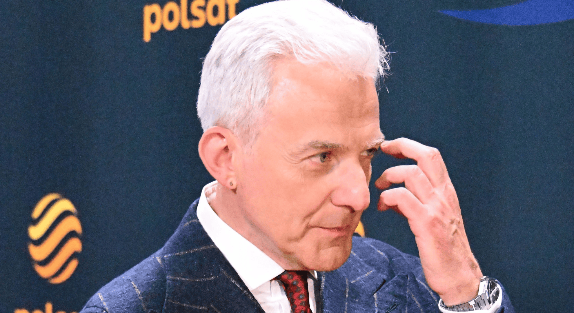 To oznaczają tatuaże na dłoniach Urbańskiego. Przypatrzcie się