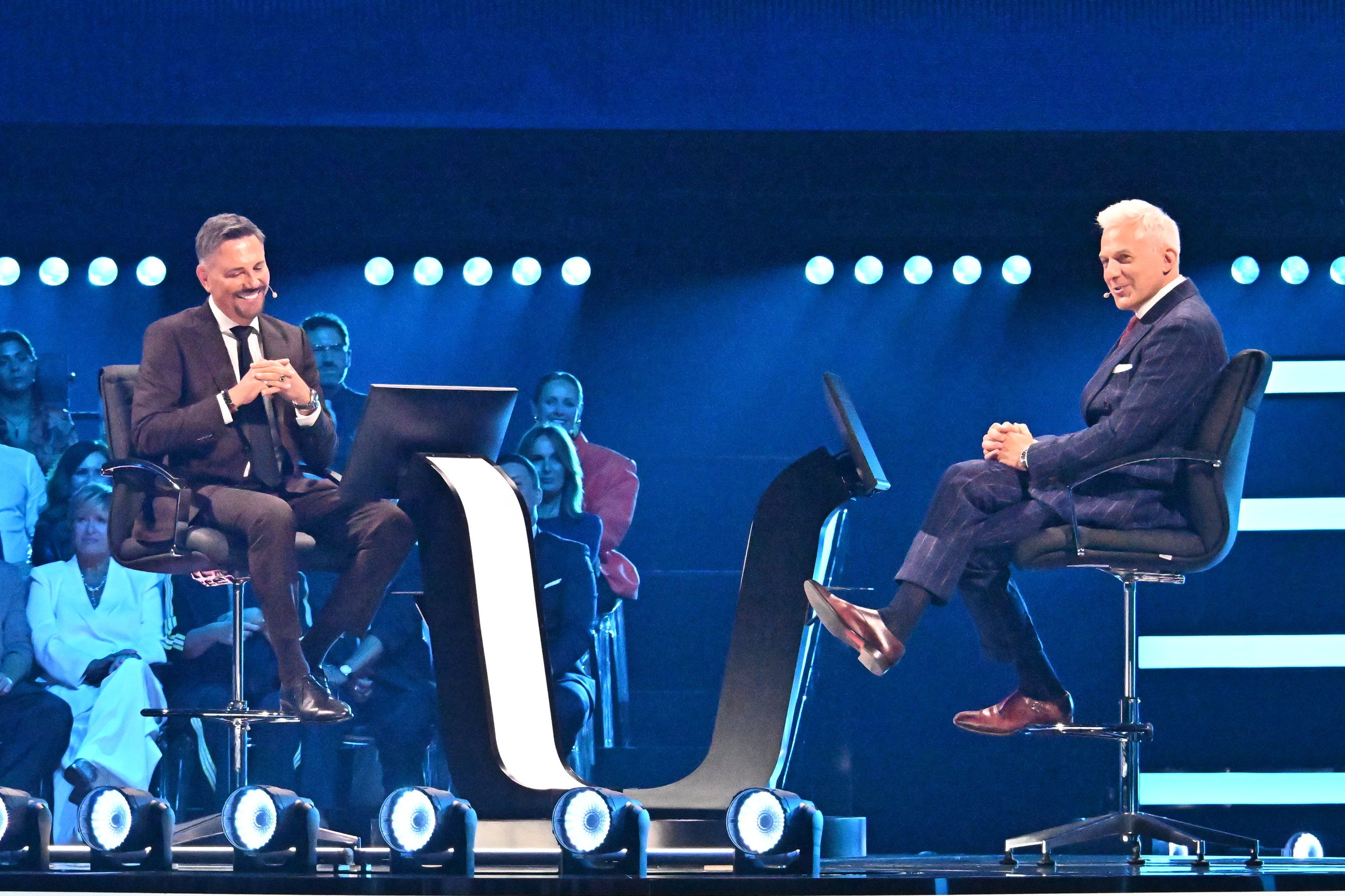 To oznaczają tatuaże na dłoniach Urbańskiego. Przypatrzcie się