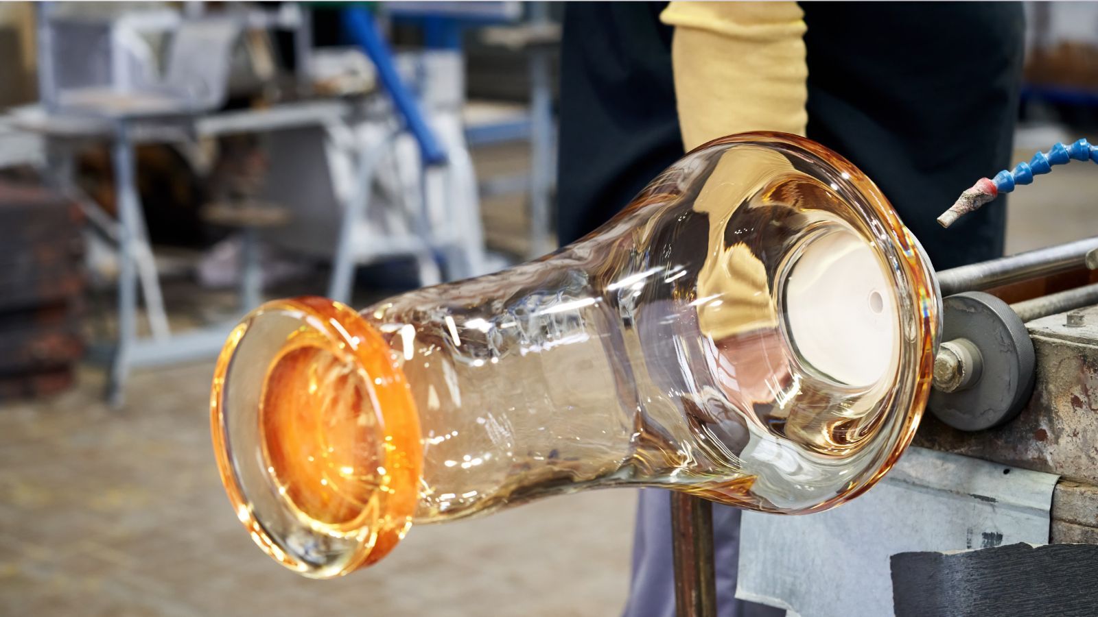 W PRL to oni dyktowali trendy. Legendarna polska huta szkła odradza się po bankructwie