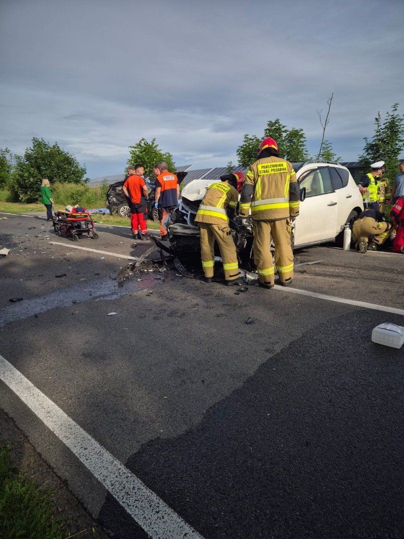 Nie żyje jedna osoba, trzy są ranne. Poważny wypadek, w akcji śmigłowiec LPR