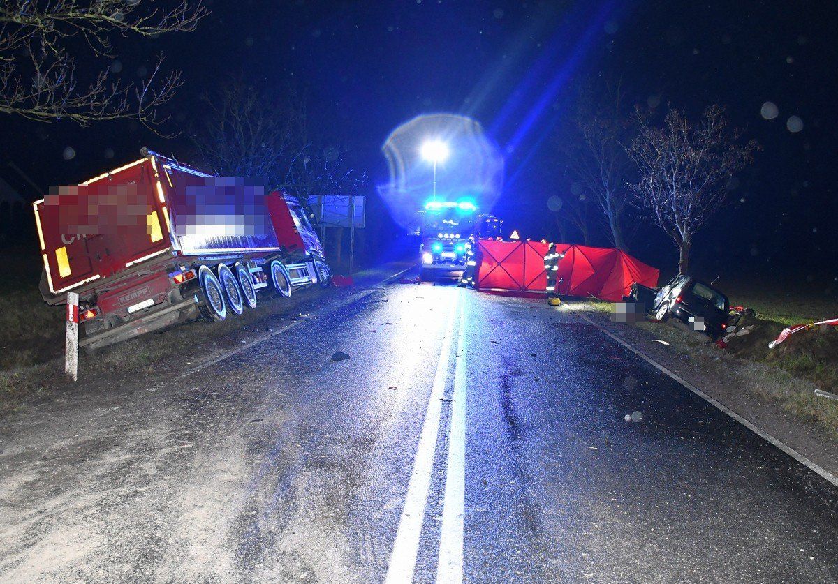 Śmiertelny wypadek na polskiej trasie. Nie żyje jedna osoba, dwie walczą o życie