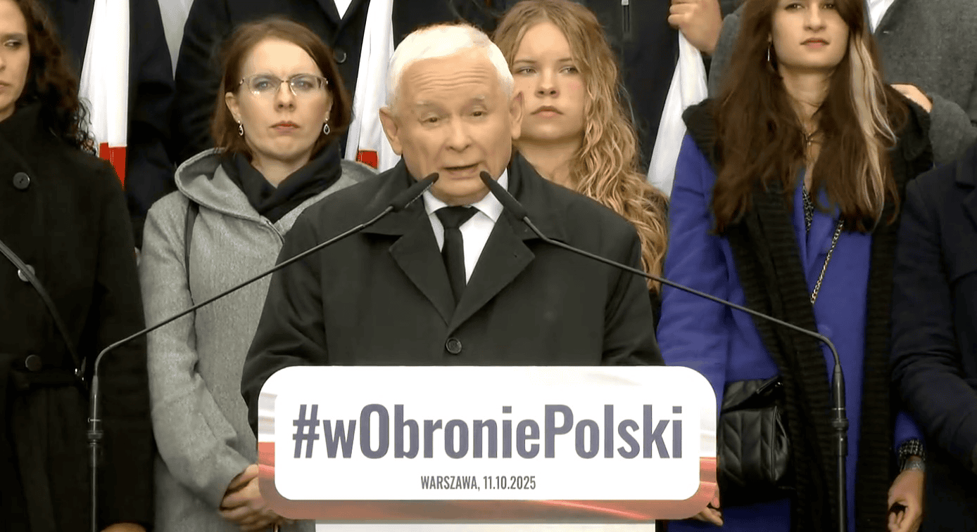 Tyle osób naprawdę przyszło na marsz PiS w Warszawie. Te zdjęcia nie kłamią