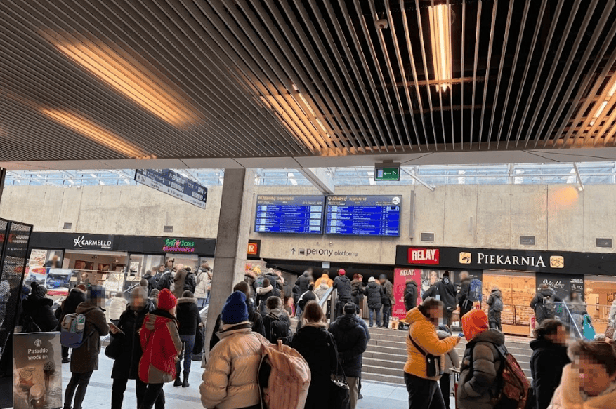 Chaos na dworcu w polskim mieście. Pociągi nagle stanęły, znamy przyczynę awarii