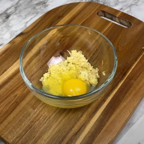 Biorę coca-colę i zalewam nią imbir. To patent na medal