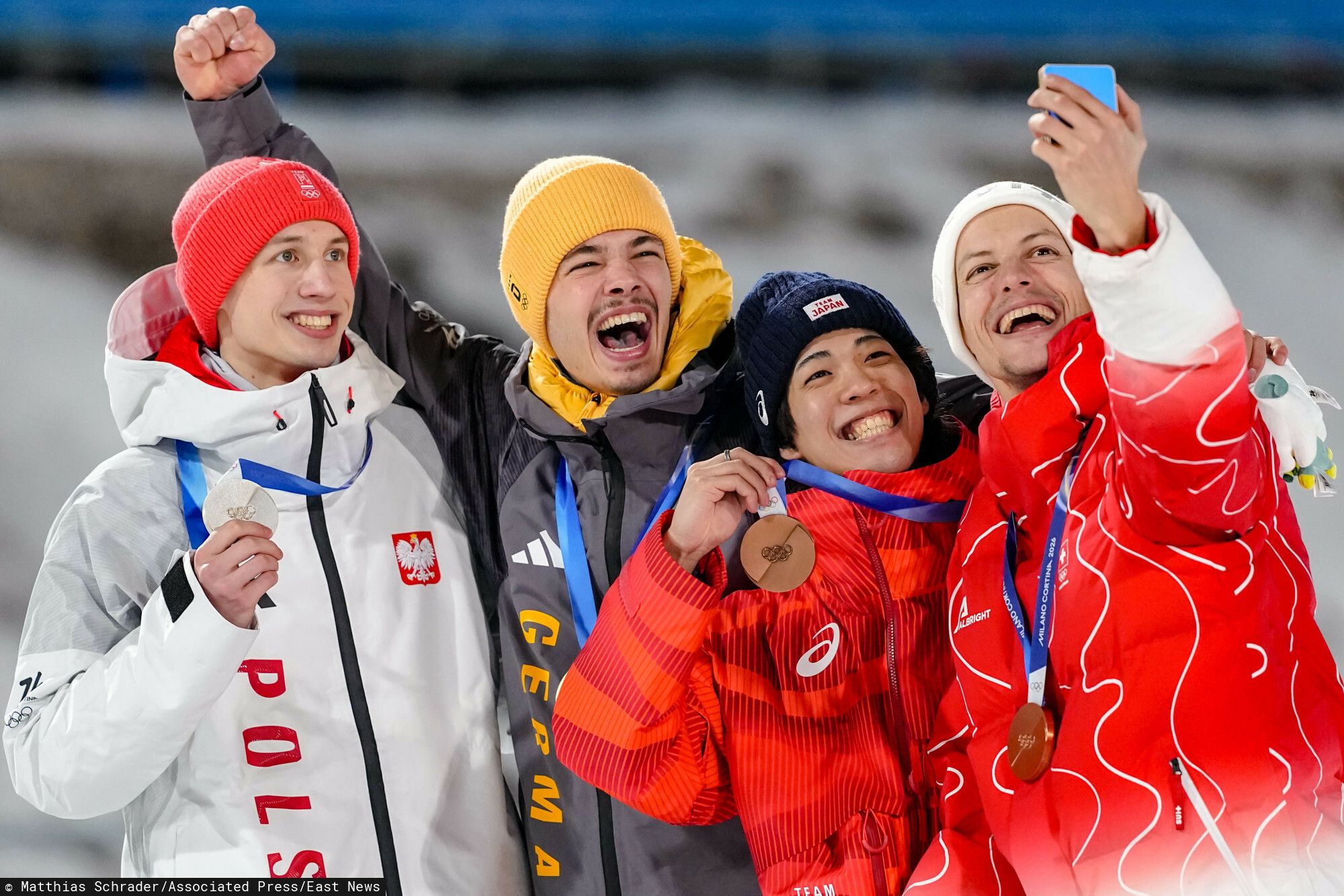 Kacper Tomasiak odebrał medal olimpijski. Niebywale, kto mu go wręczył, wszyscy patrzyli tylko na to