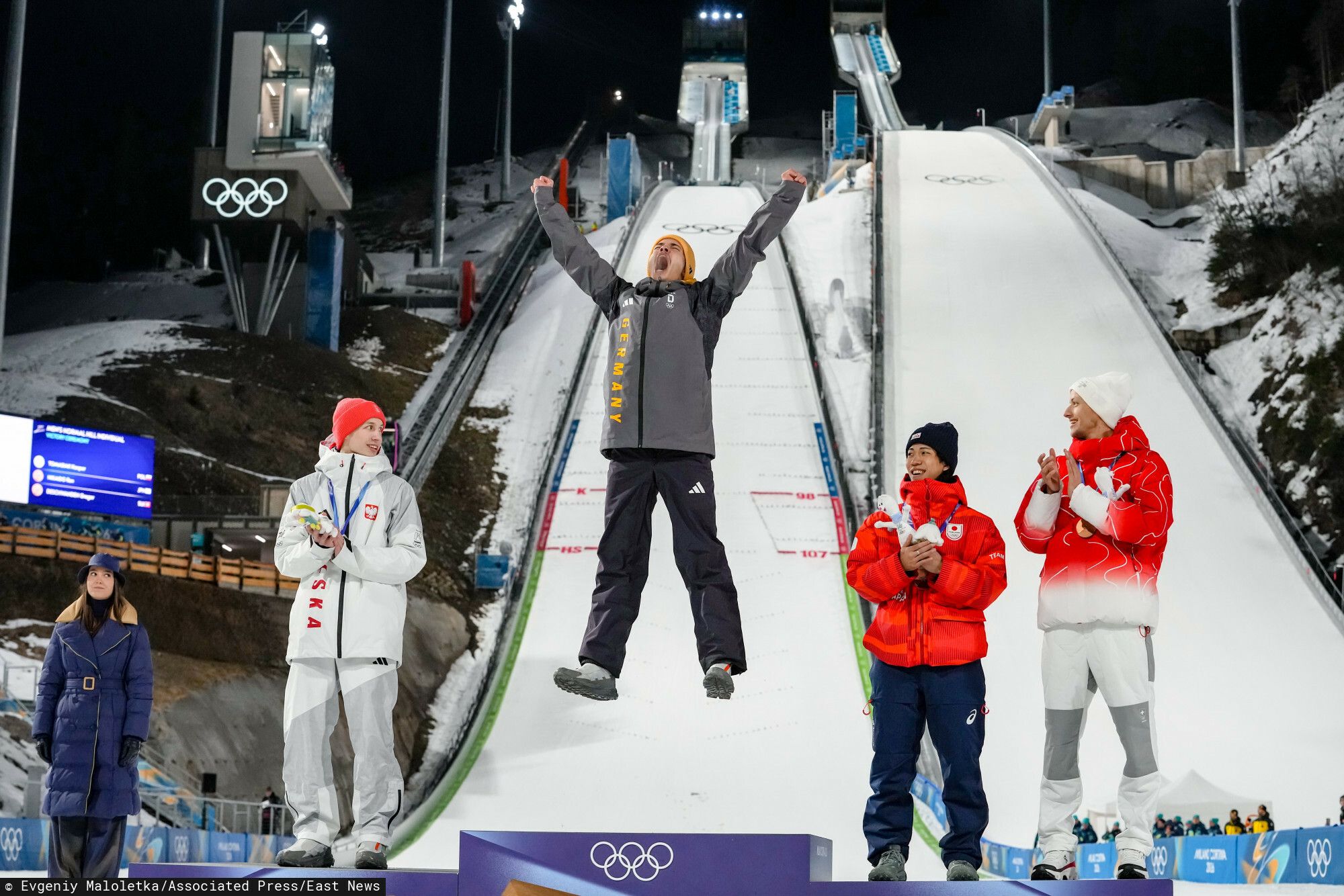 Kacper Tomasiak odebrał medal olimpijski. Niebywale, kto mu go wręczył, wszyscy patrzyli tylko na to