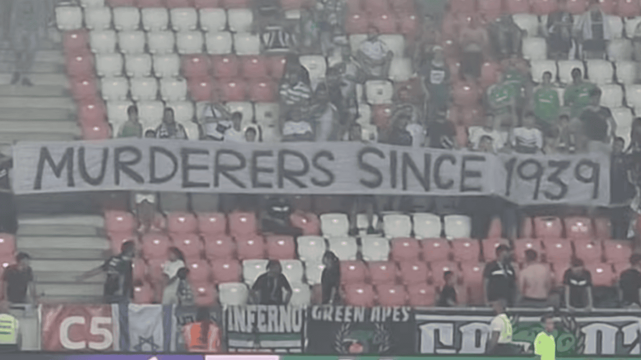 Ambasada Izraela reaguje ws. oburzającego transparentu o Polakach. Padły ostre słowa