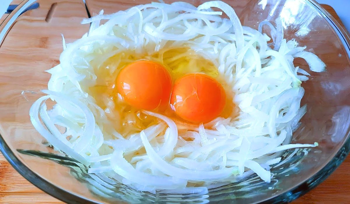 Cebula i jajka na śniadanie
