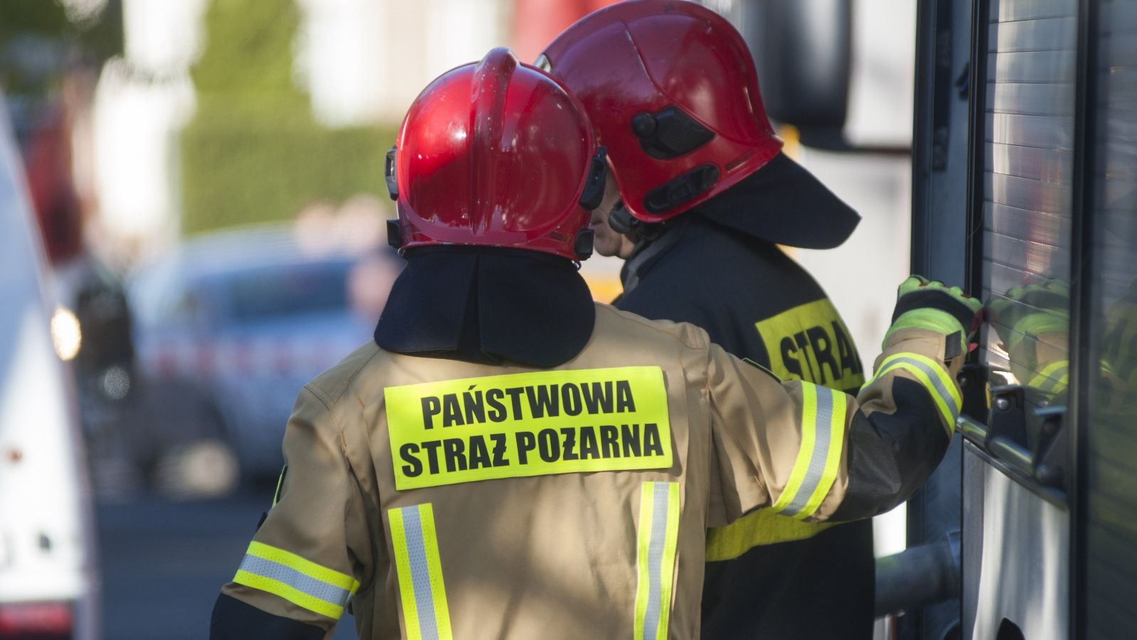 Wypadek w Suminie. Auto dachowało, trwa akcja ratunkowa