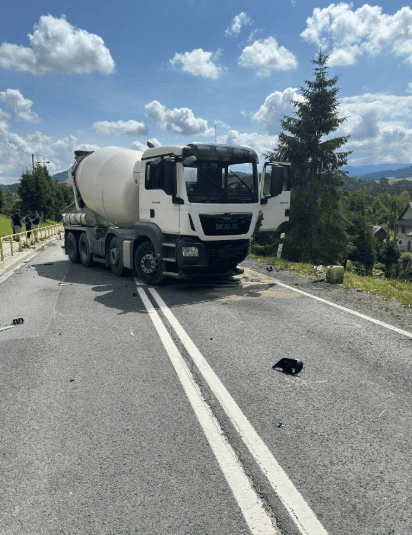 Koszmarny poranek na polskiej trasie, nie żyje jedna osoba. Droga jest całkowicie zablokowana