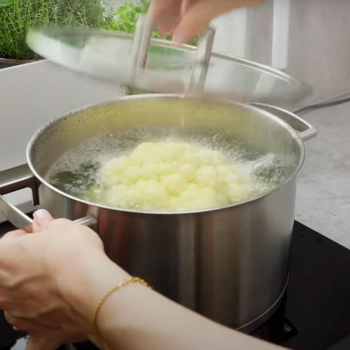 Ugotuj kalafiora i nadziej tym farszem. Ostatnio to mój ulubiony przepis