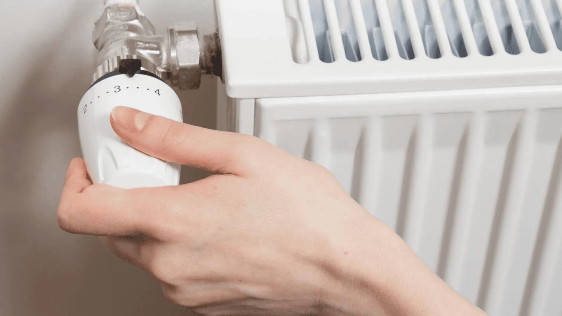 Nowe przepisy w blokach narzucą dodatkową opłatę. Zakręcanie kaloryferów nie pomoże