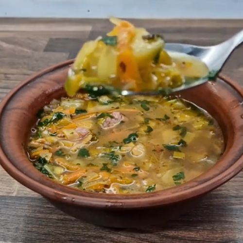 Dla wielu osób to najlepsza polska zupa. Latem koniecznie dodaj do niej 1  składnik