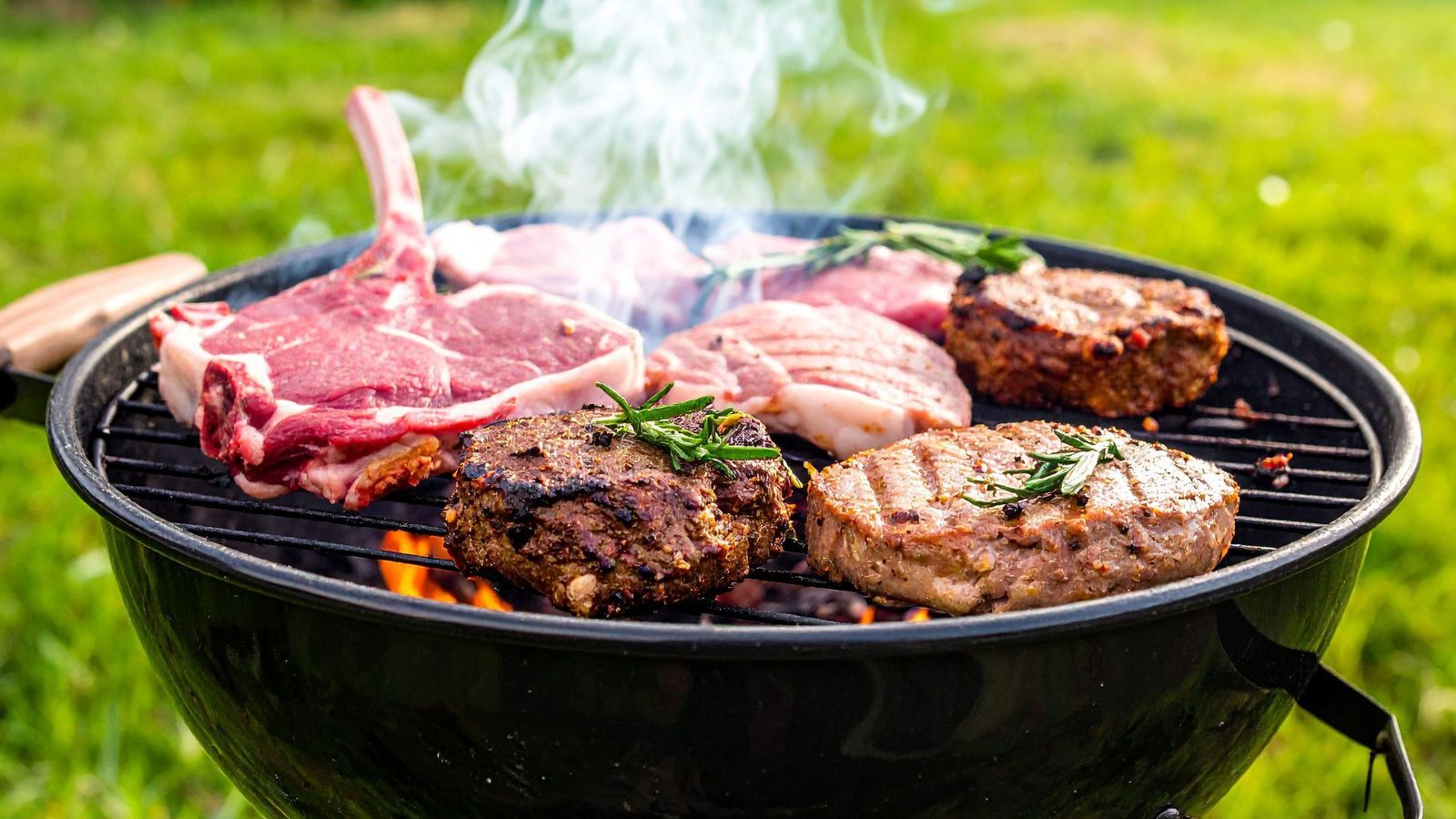 Nawet 30 tys. złotych kary za grillowanie w tym miejscu. Majówka 2026 może skończyć się pustym portfelem