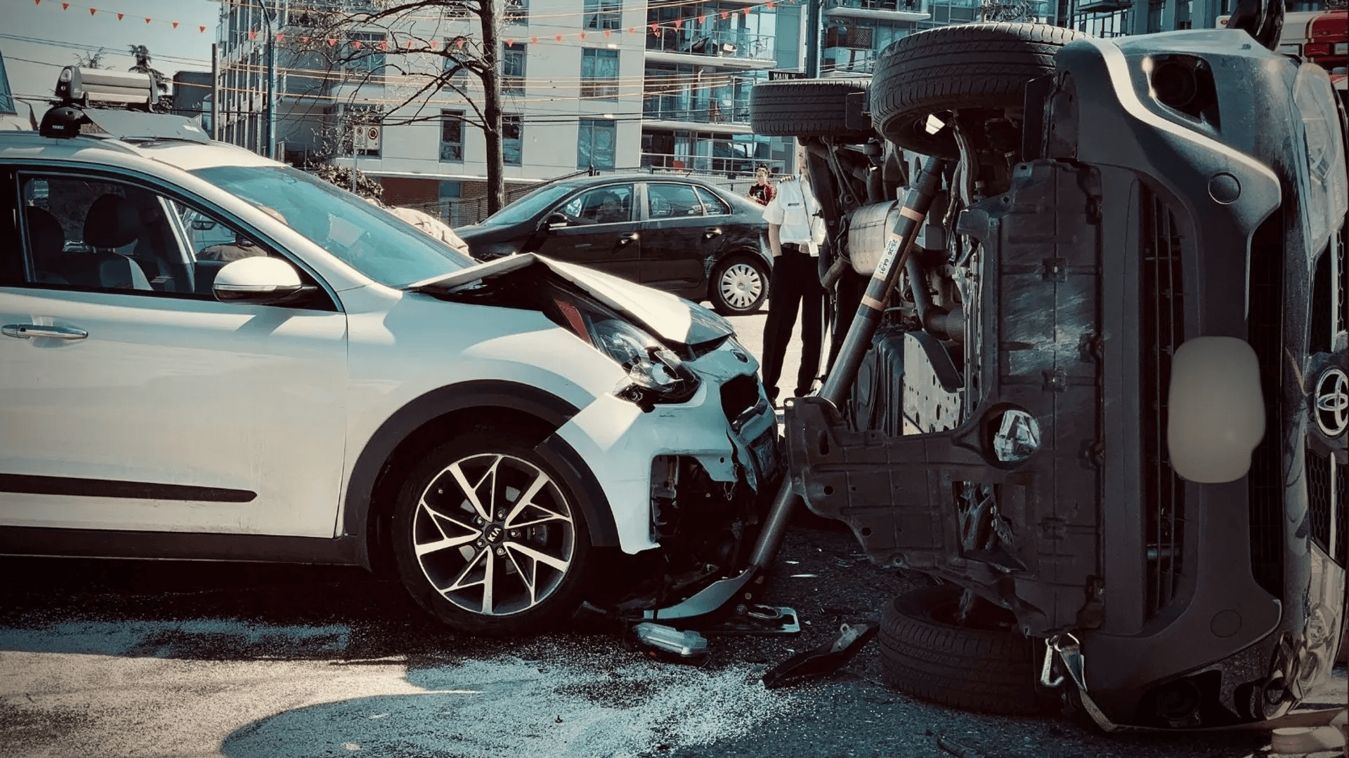 Nagłe zdarzenie na popularnej trasie. Kierowcy utknęli, służby reagują