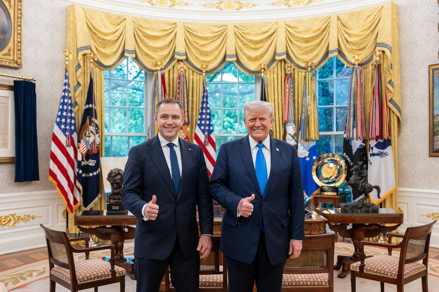Karol Nawrocki obok Donalda Trumpa