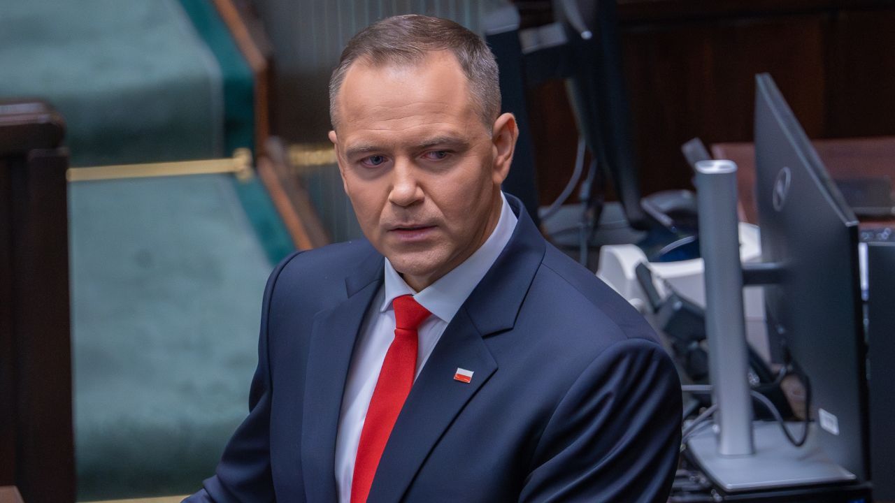 Im ufają Polacy. Jest najnowszy sondaż. Za plecami Nawrockiego dzieje się coś nieoczekiwanego