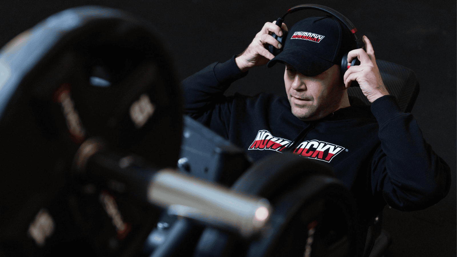 Było po 21:00 kiedy Karol Nawrocki pojawił się z ochroniarzami. Wujek prezydenta przemówił