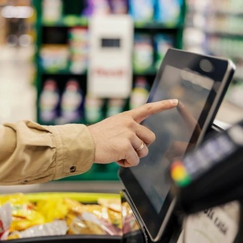 Karta Moja Biedronka będzie do wymiany. Ważny komunikat dla klientów