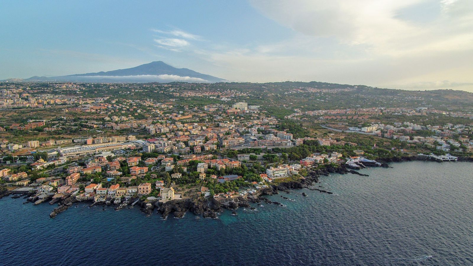 Polacy dostają ostrzeżenie z ambasady. Cyklon Harry sieje spustoszenie w turystycznym raju