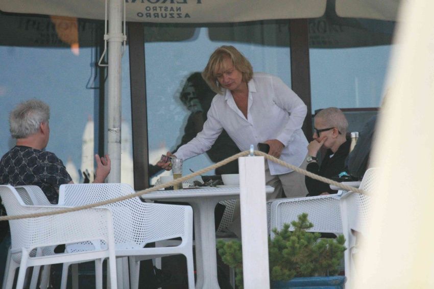 Przyłapaliśmy Katarzynę Żak. Naprawdę robiła to w restauracji