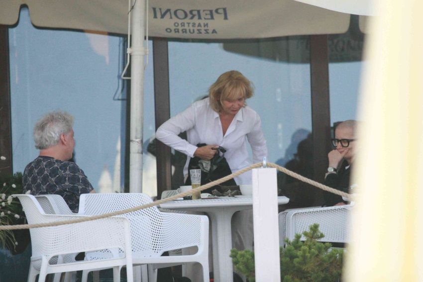 Przyłapaliśmy Katarzynę Żak. Naprawdę robiła to w restauracji