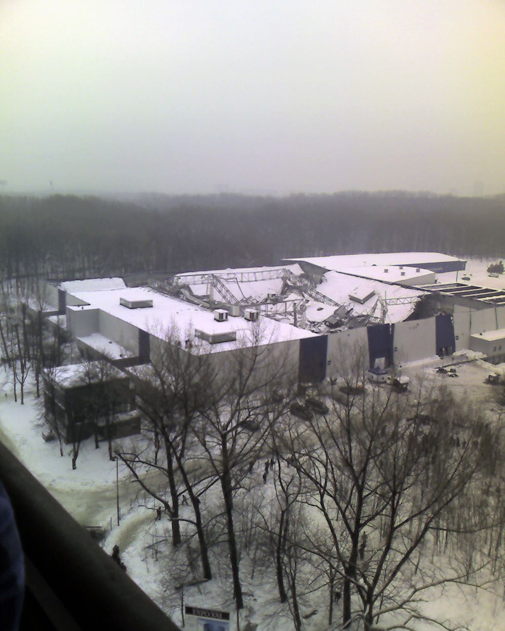 Pod gruzami i śniegiem zginęło 65 osób. Od największej katastrofy budowlanej w Polsce mija 20 lat