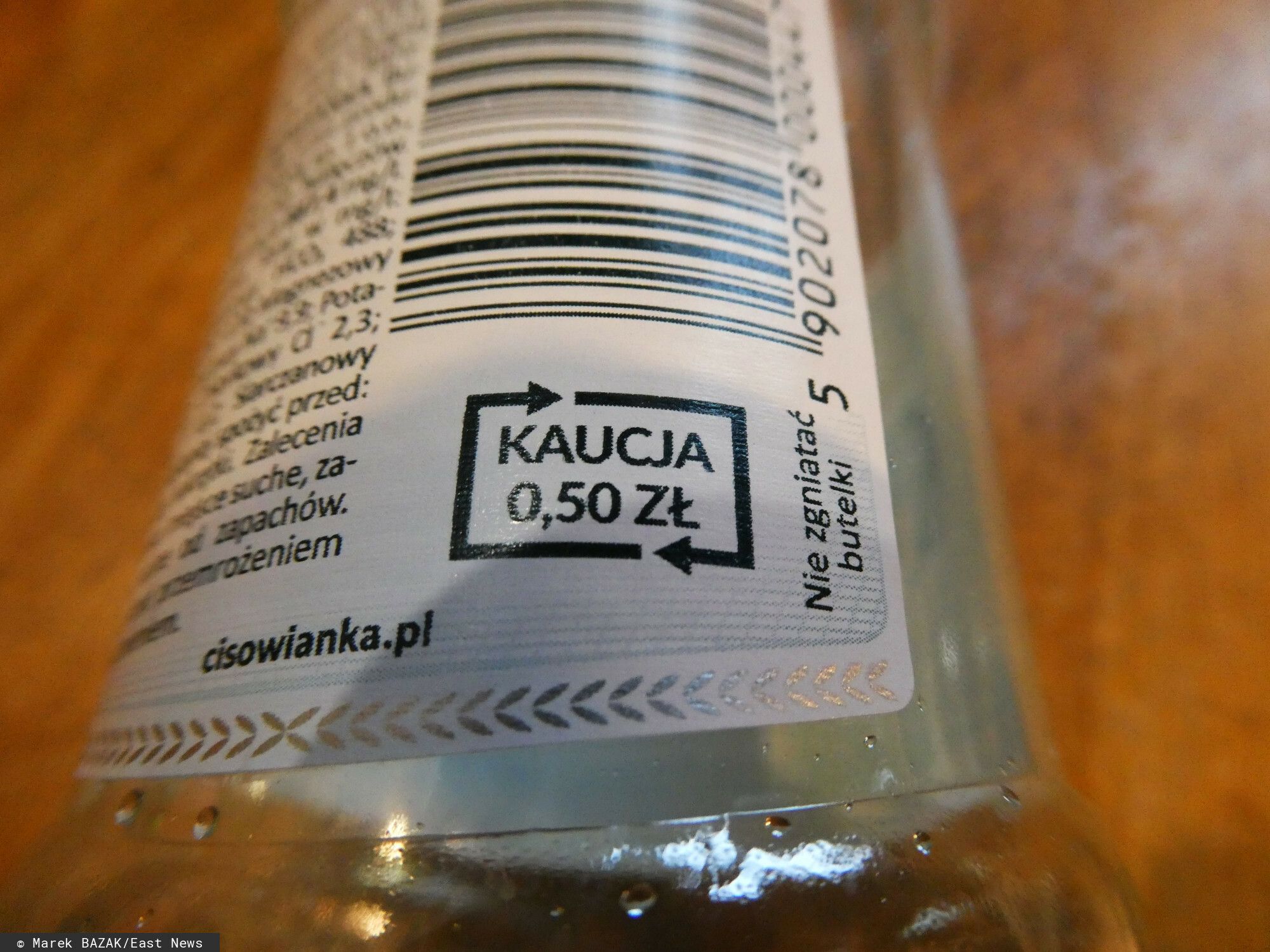 Dodatkowe opłaty przy kasach w supermarketach, klienci narzekają. "Kaucja nie jest podatkiem"