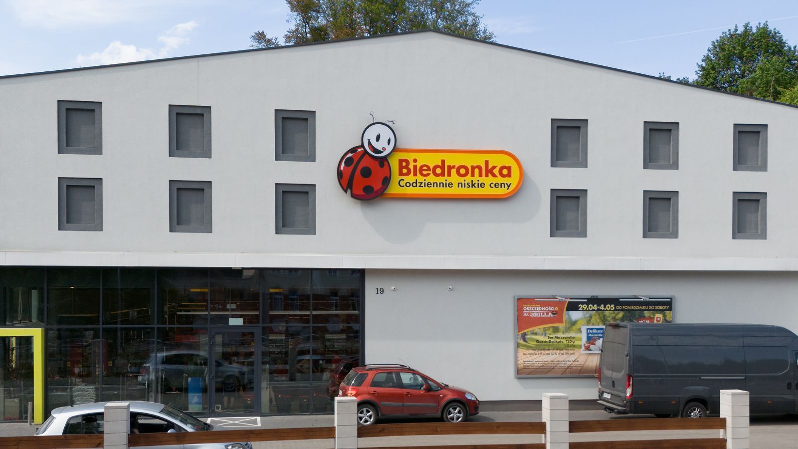Biedronka pilnie informuje klientów. "Bierzemy kaucję na siebie"