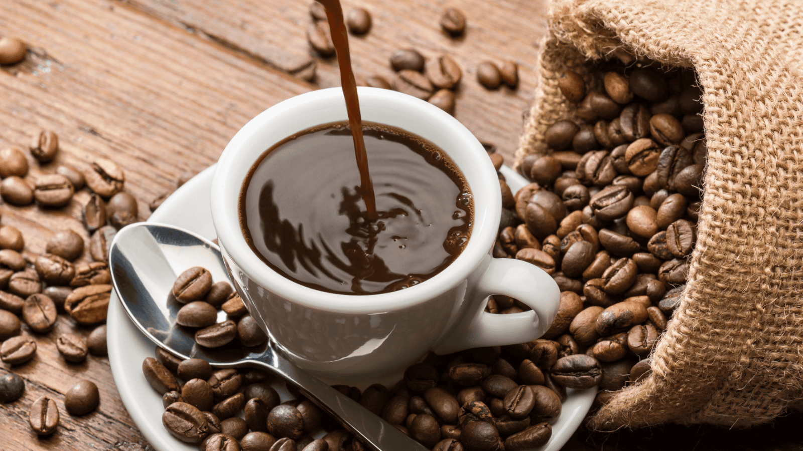 Polki i Polacy dodają go do kawy. Jest bardziej szkodliwy niż biały cukier