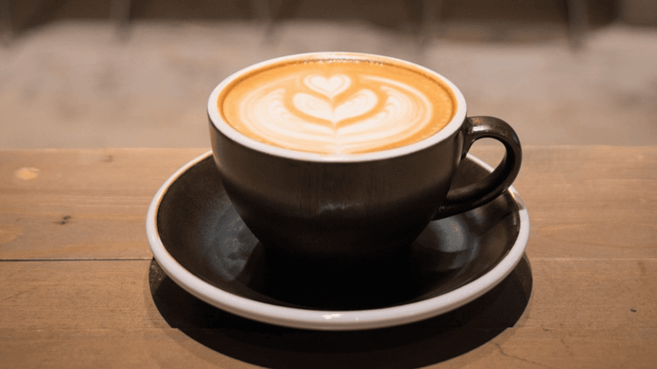 Ten prosty trik z kawą działa jak tarcza na choroby. Wystarczy dosypać pół łyżeczki